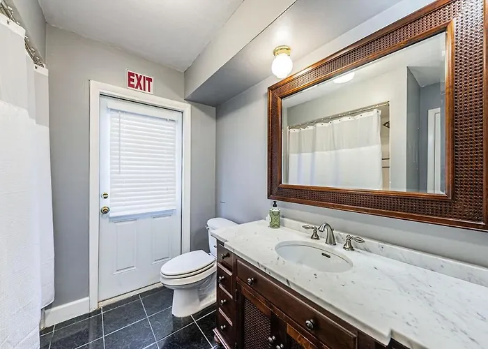 New Listing Tropical Island House *